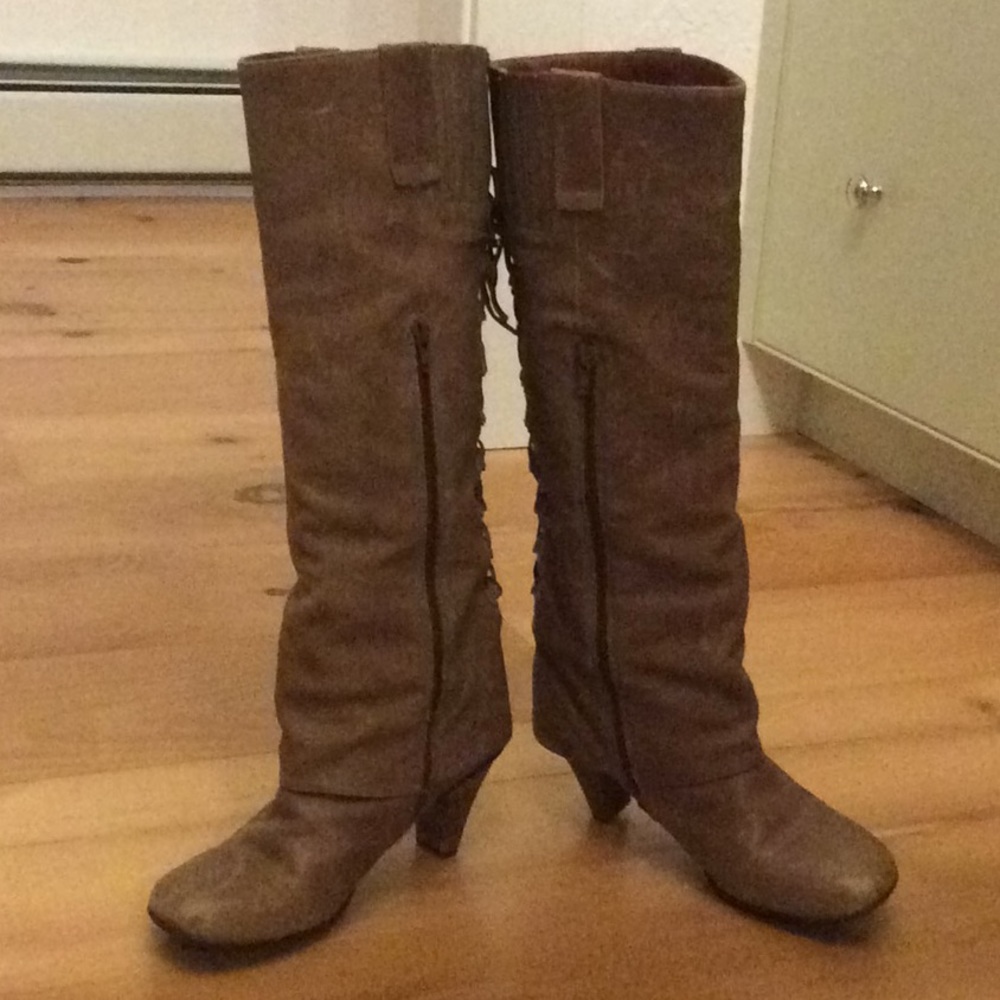 Gentle Souls soft leather lace up boots